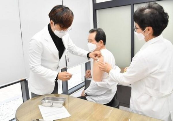 韩国28人接种流感疫苗后死亡，韩总理已经接种