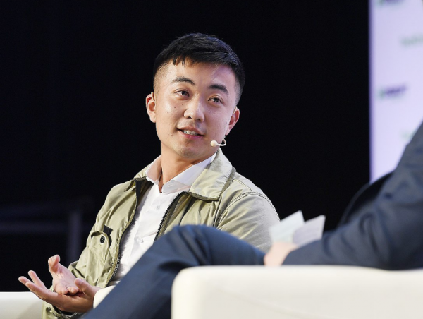 %title缩略图 联合创始人裴宇为何离开一加?新公司或将揭秘