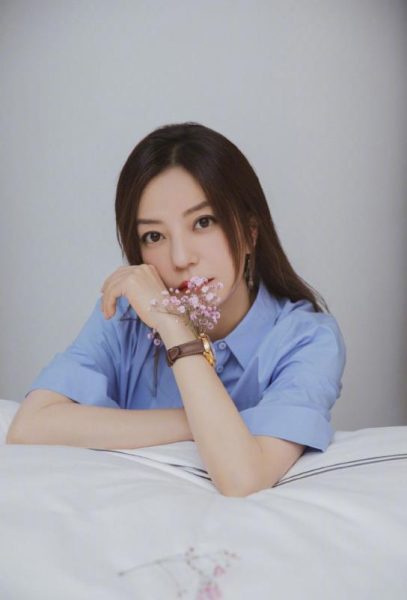 %title缩略图 赵薇发文称已经和黄有龙离婚 不希望被牵连