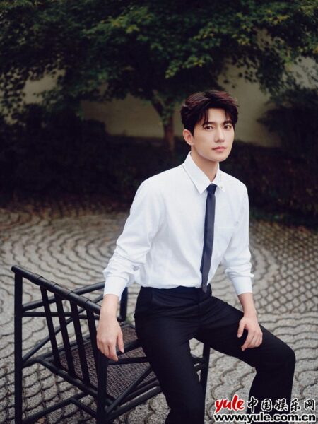 杨洋出席抖音生活服务心动榜酒店发布盛典 尽显雅致风华