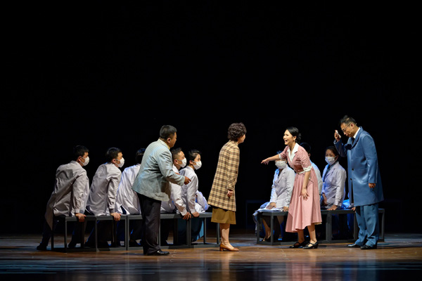 话剧《沧浪之水》：以视觉与心理空间，照见知识分子的精神挣扎